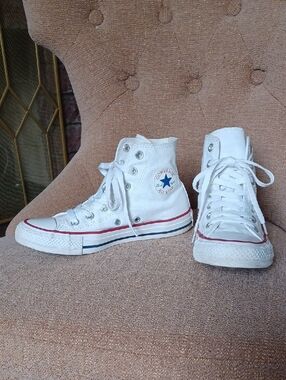 Converse Chuck Taylor White High Top Sneakers W-6  M-4